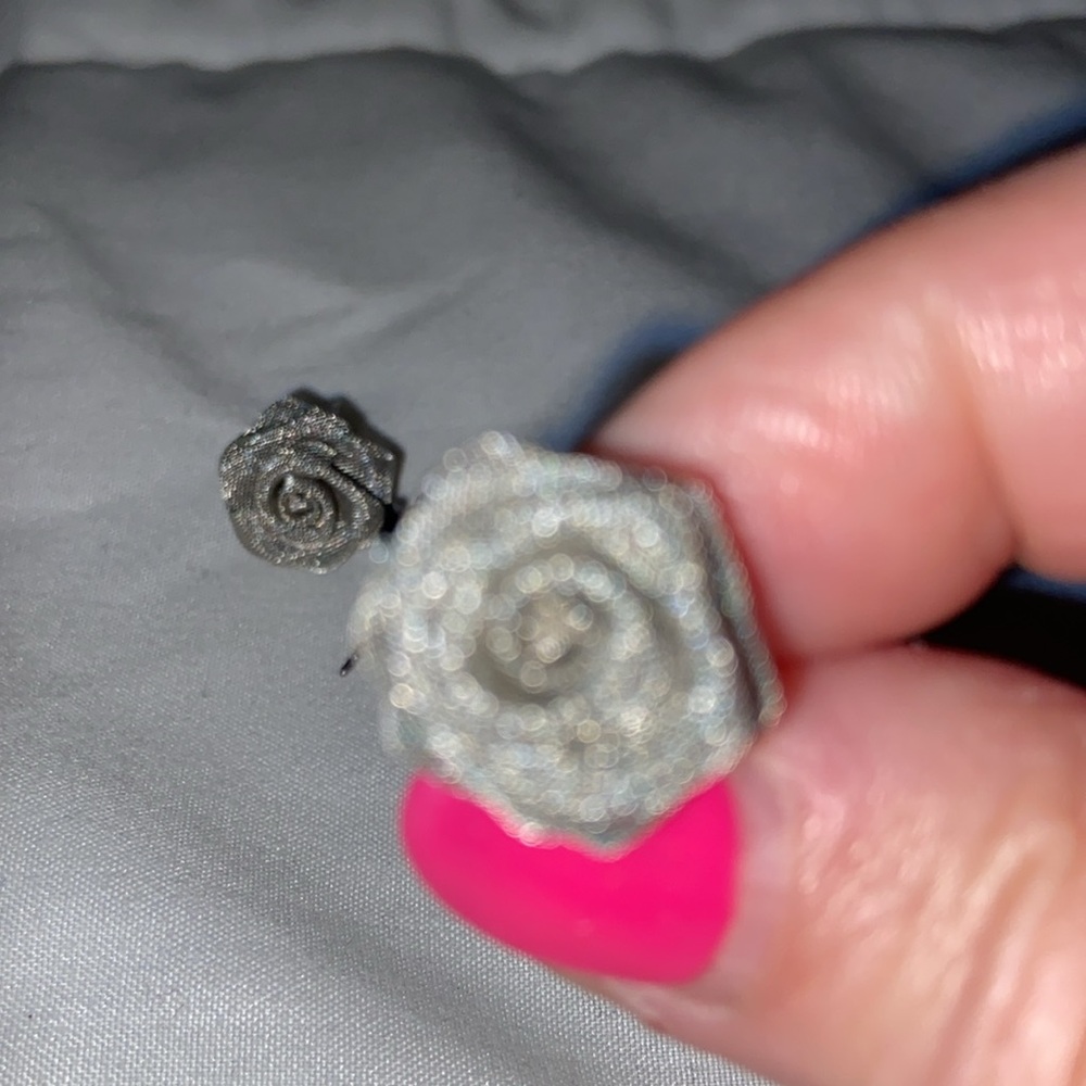 Flower earrings - Picture 3 of 3